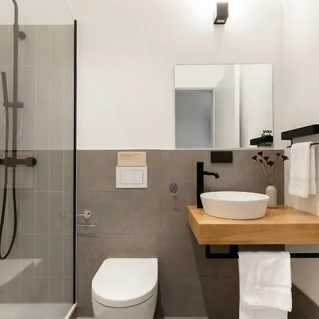 Limehome Annastrasse 3*
